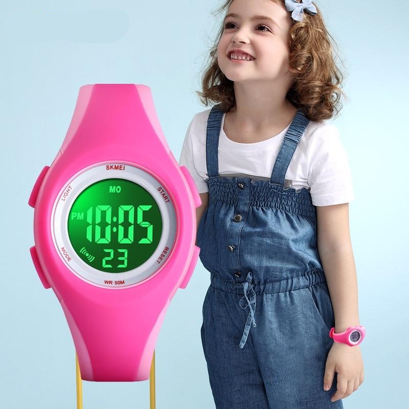 Montre numérique pour fille, montres pour femme montre de sport avec alarme  montre de refletChronographeCadeaux d'anniversaire légers pour femmes